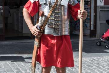 El Carnaval 'okupa' las calles del casco antiguo de la capital (Foto José Francisco Fernández Belda)